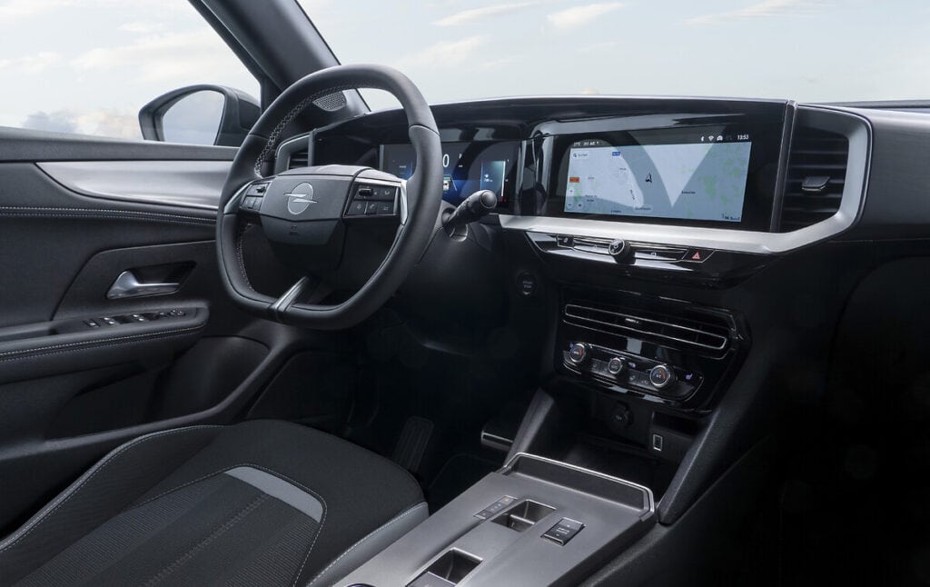 Interni Opel Mokka 2025 – plancia con display Pure Panel a Taranto