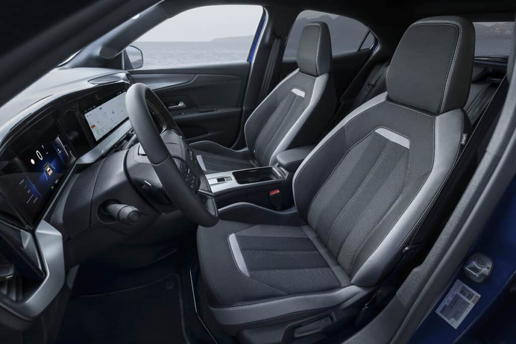 Opel Mokka 2025 – sedili anteriori ergonomici SUV Opel a Taranto